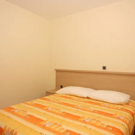 Apartment 3193f